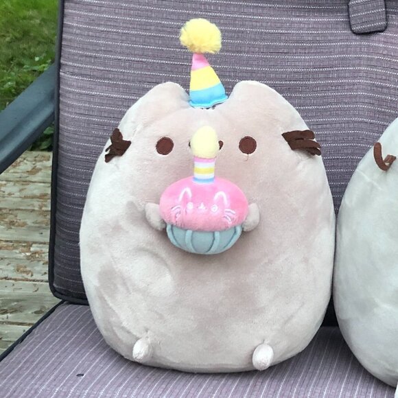 Pusheen Cupcake Stuffed Animal Cat - Picture 1 of 3